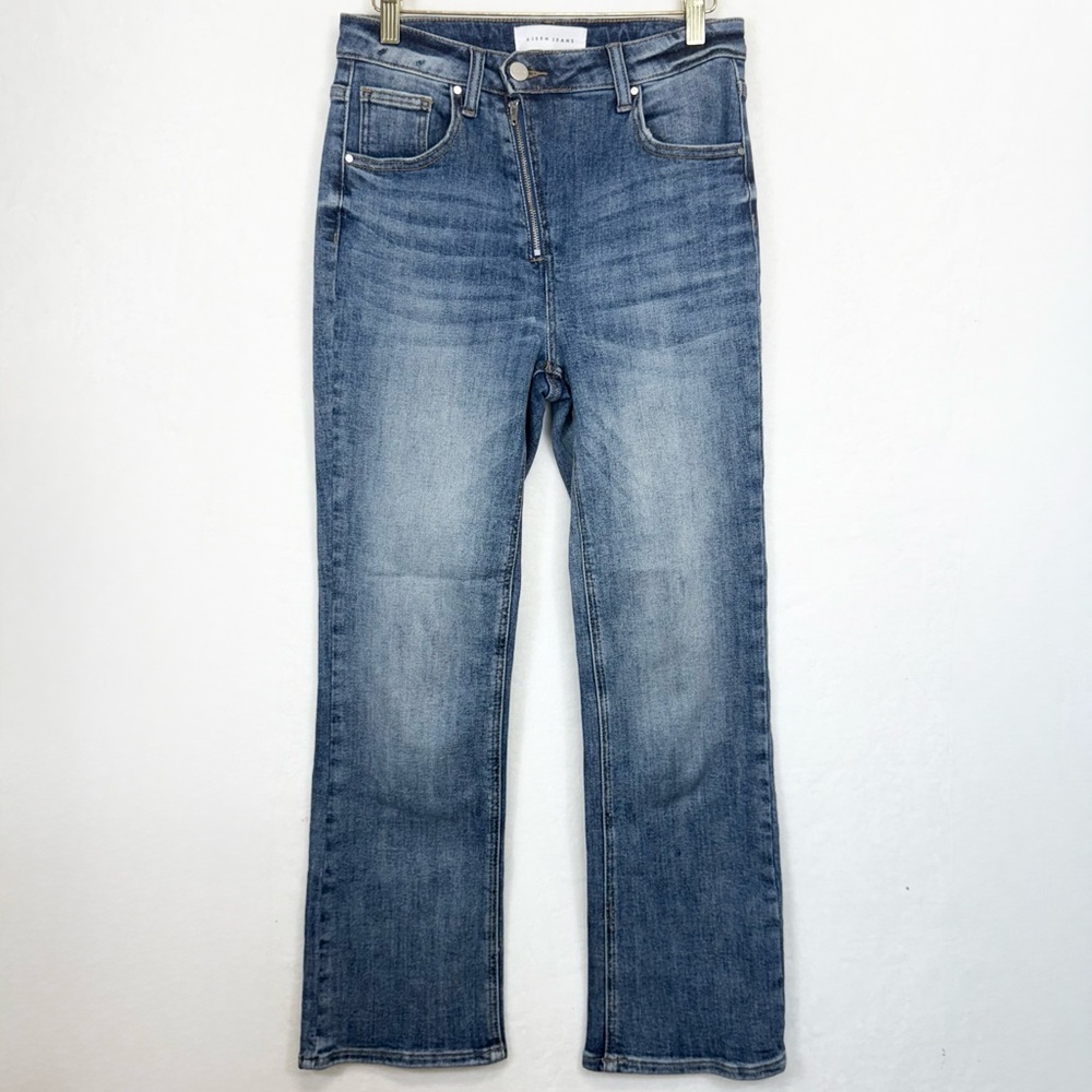 Classic Women's Straight Leg Blue Jeans